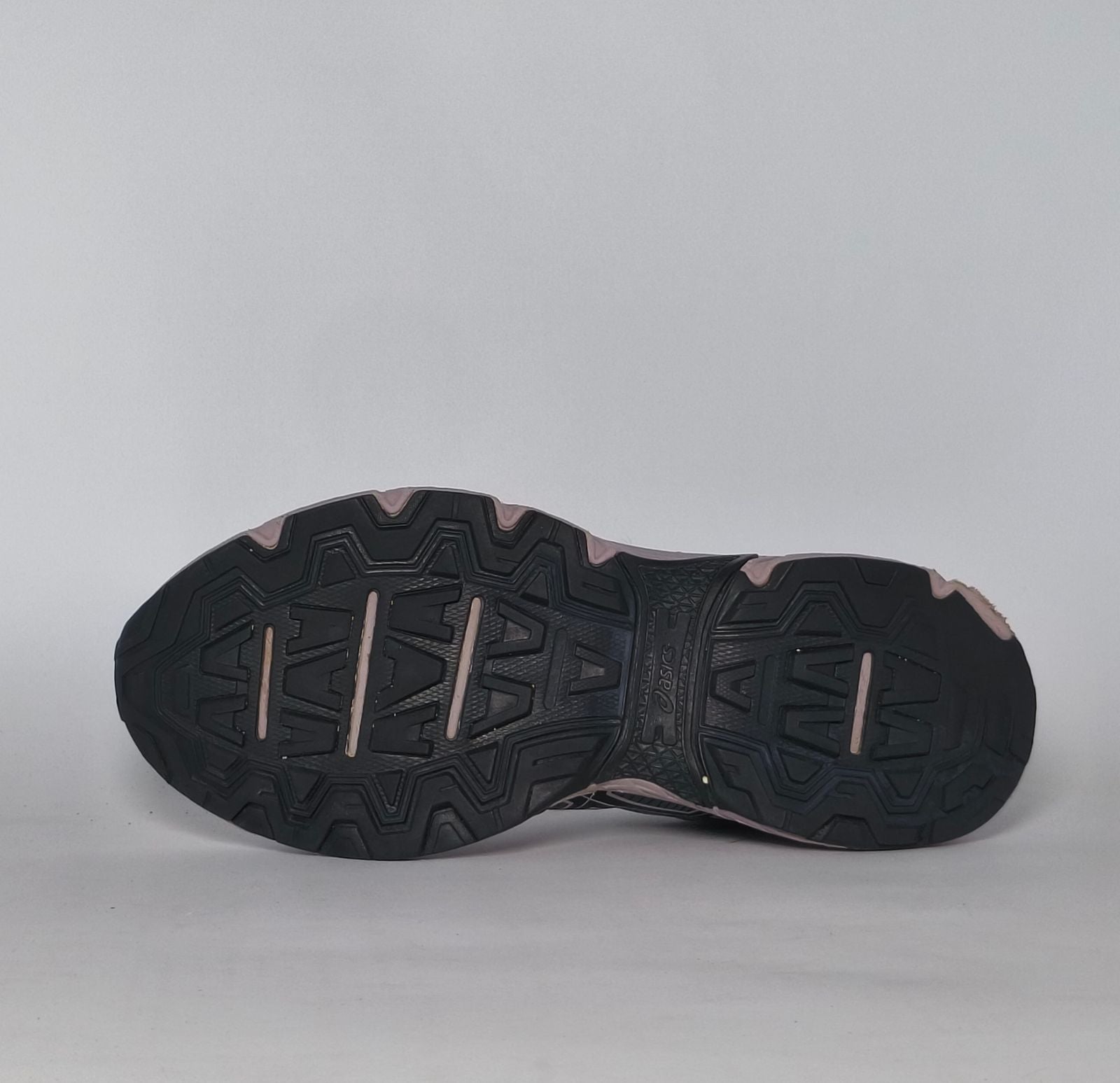charcoal and lavender Asics GEL-Venture 7 trail running shoe featuring a rugged outsole and signature Asics stripes.