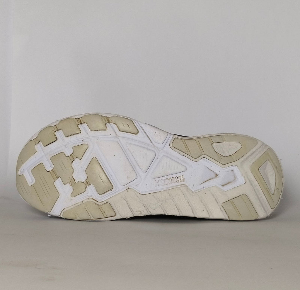 Hoka-One-One-Arahi-4-Black-White-Thrift-Sneakers-Echo-Steps
