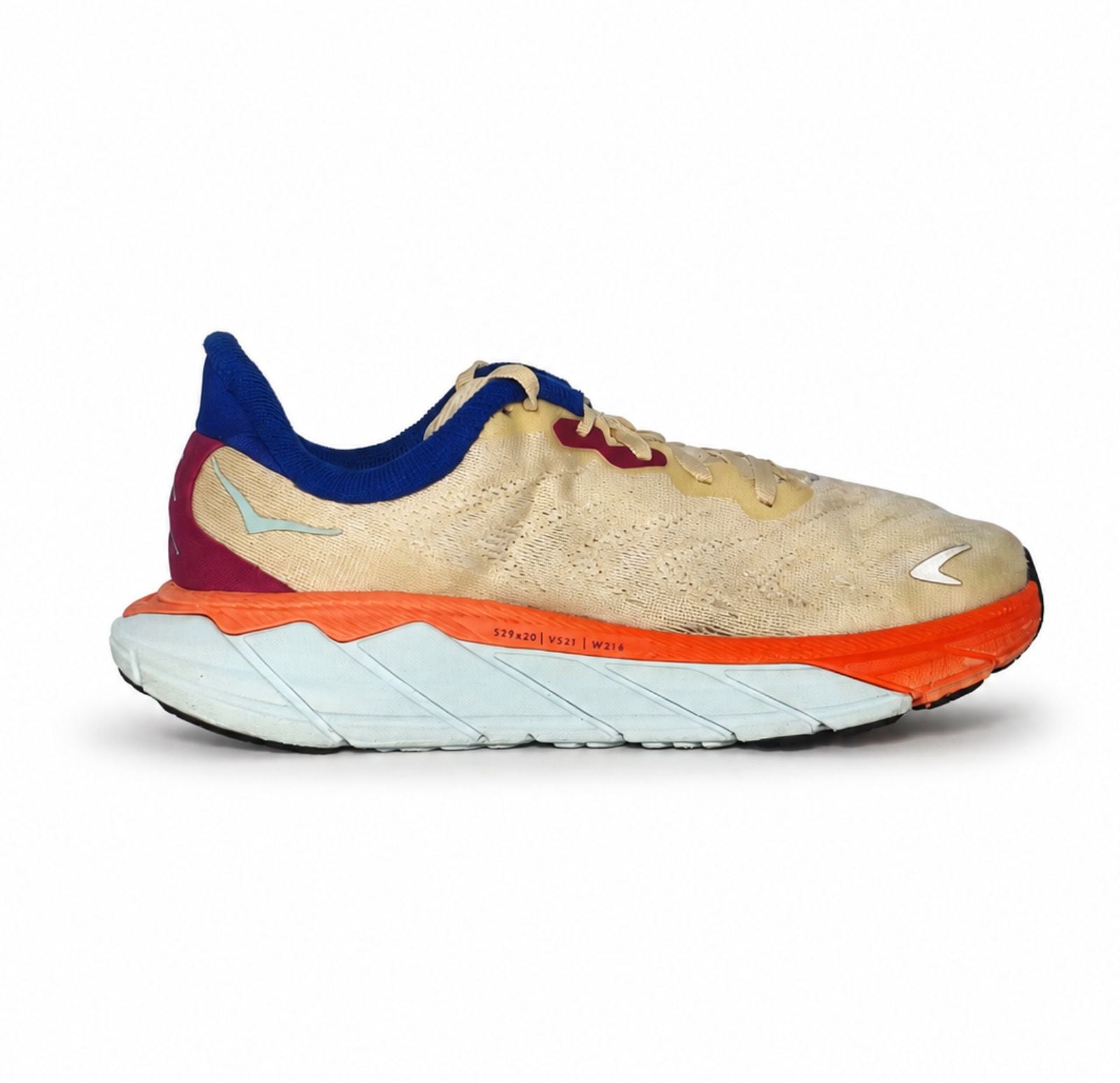HOKA ONE ONE ARAHI 6