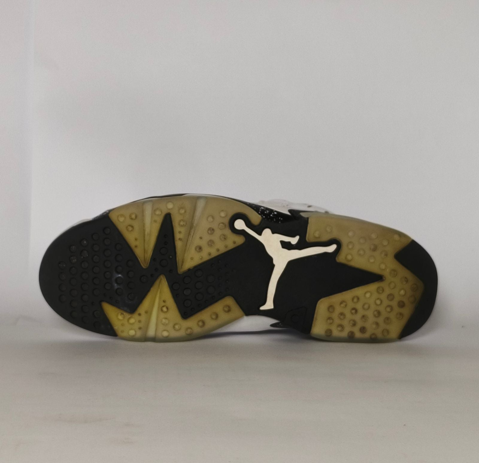 pre-loved-air-jordan-6-retro-reverse-oreo-mens-us-8-5