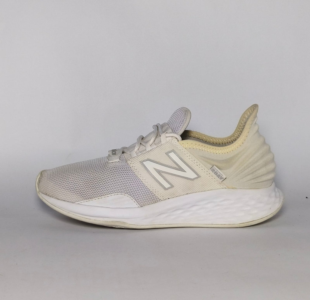 cream and light grey New Balance Fresh Foam Roav running shoe featuring a white textured midsole and a modern Ultra Heel design.