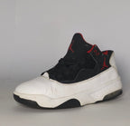 Air Jordan Max Aura 2 Black White Red Sneakers US 6.5 EUR 39