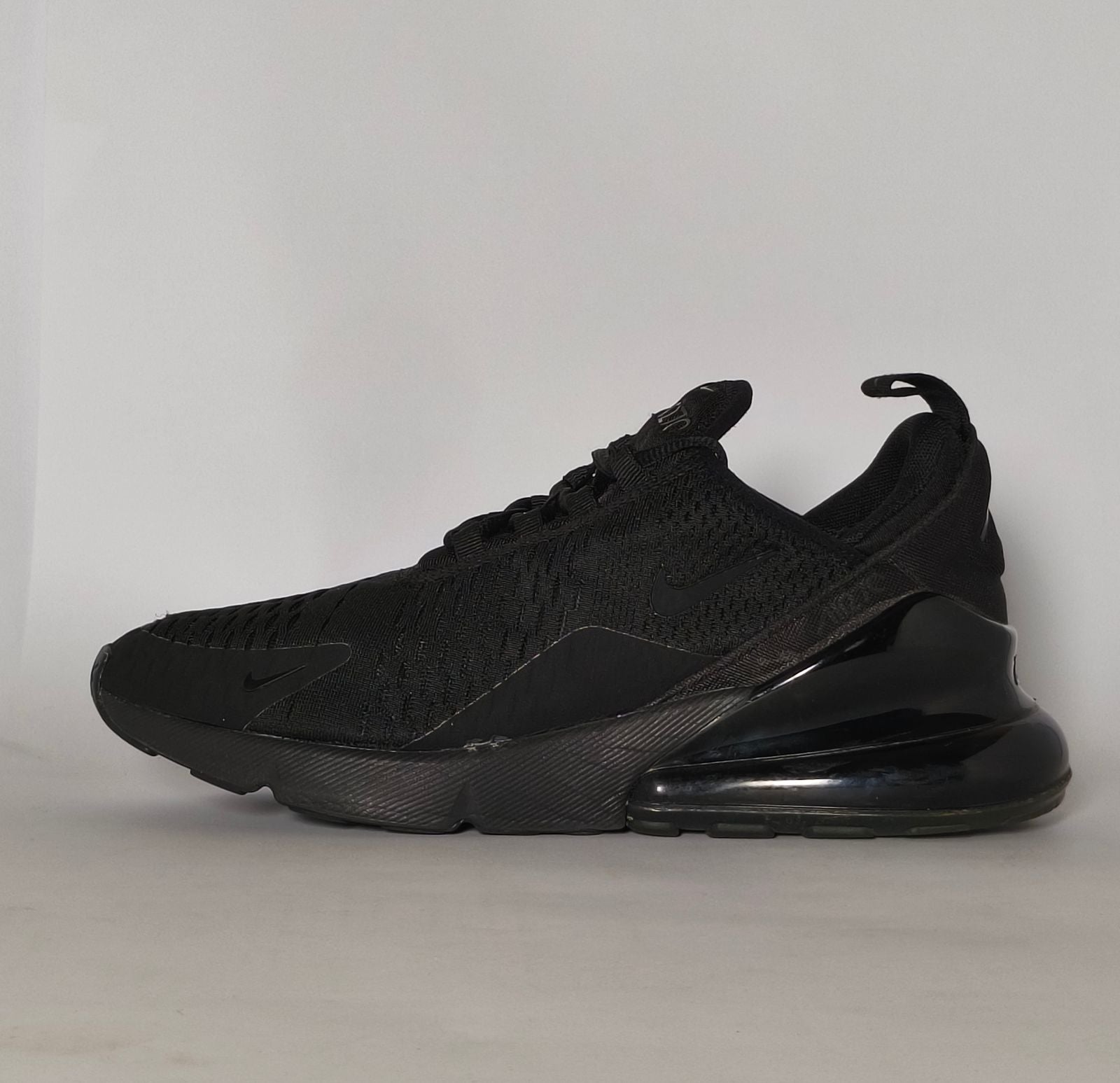 used-nike-air-max-270-triple-black-unisex-sneakers-echo-steps