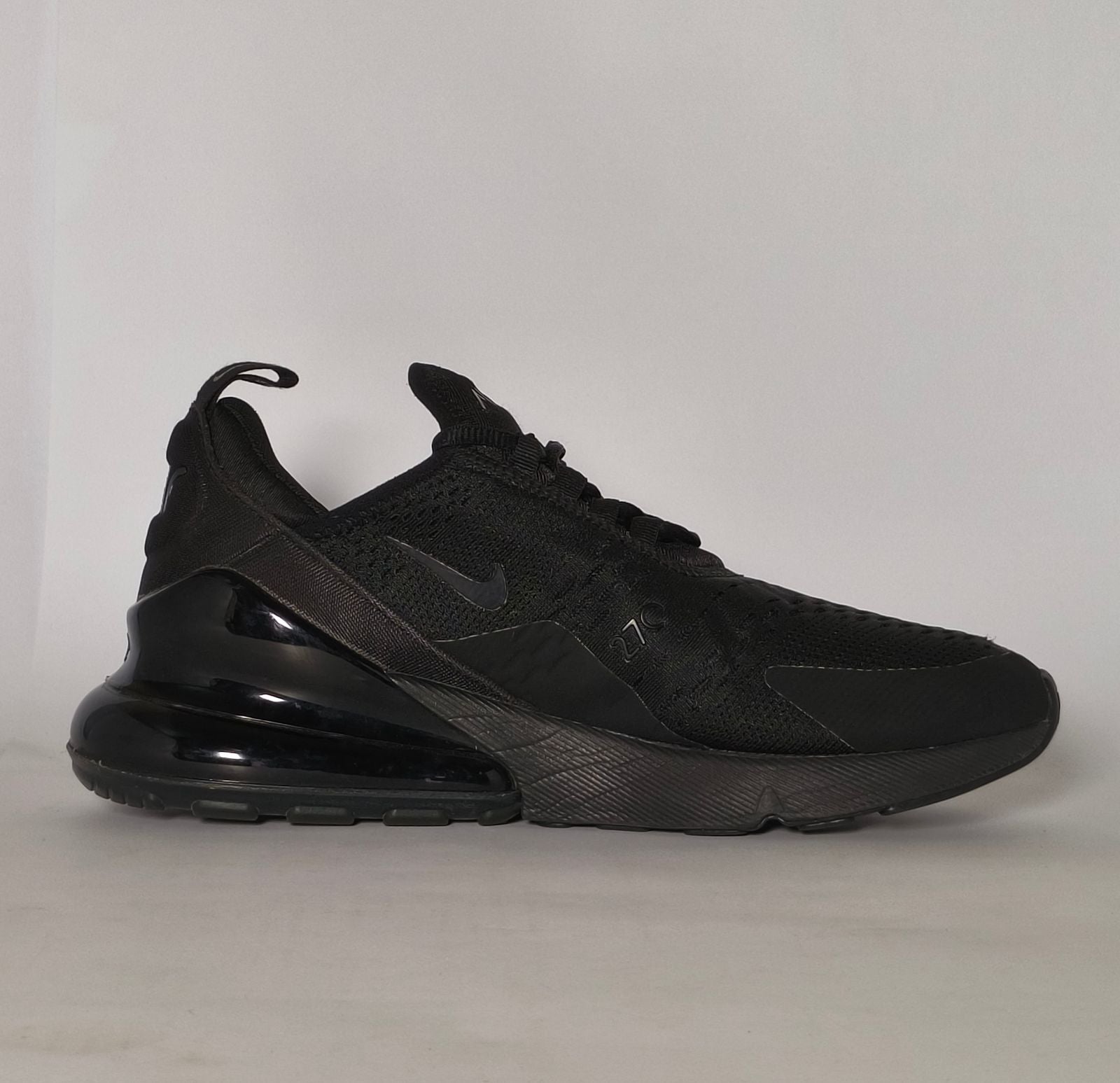 used-nike-air-max-270-triple-black-unisex-sneakers-echo-steps