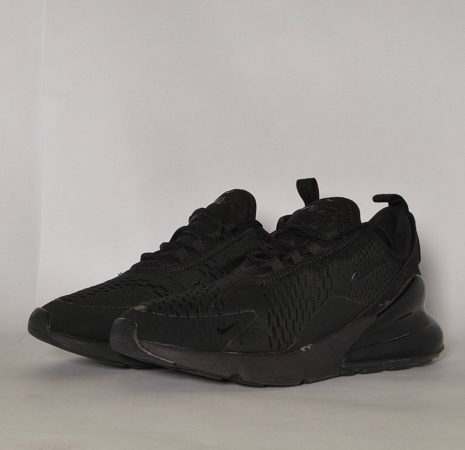 used-nike-air-max-270-triple-black-unisex-sneakers-echo-steps