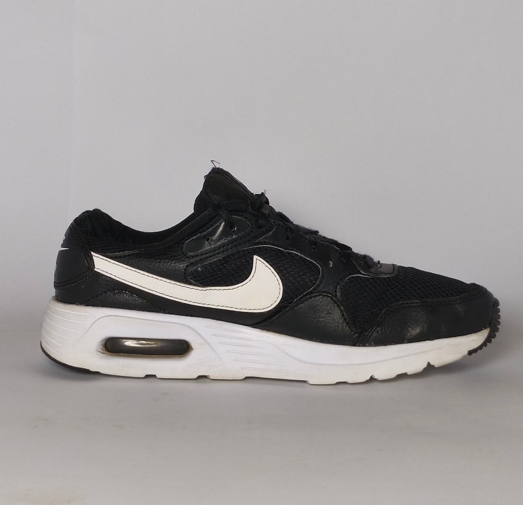 Nike Air Max Black and White Sneakers Side View US 9 EUR 40.5