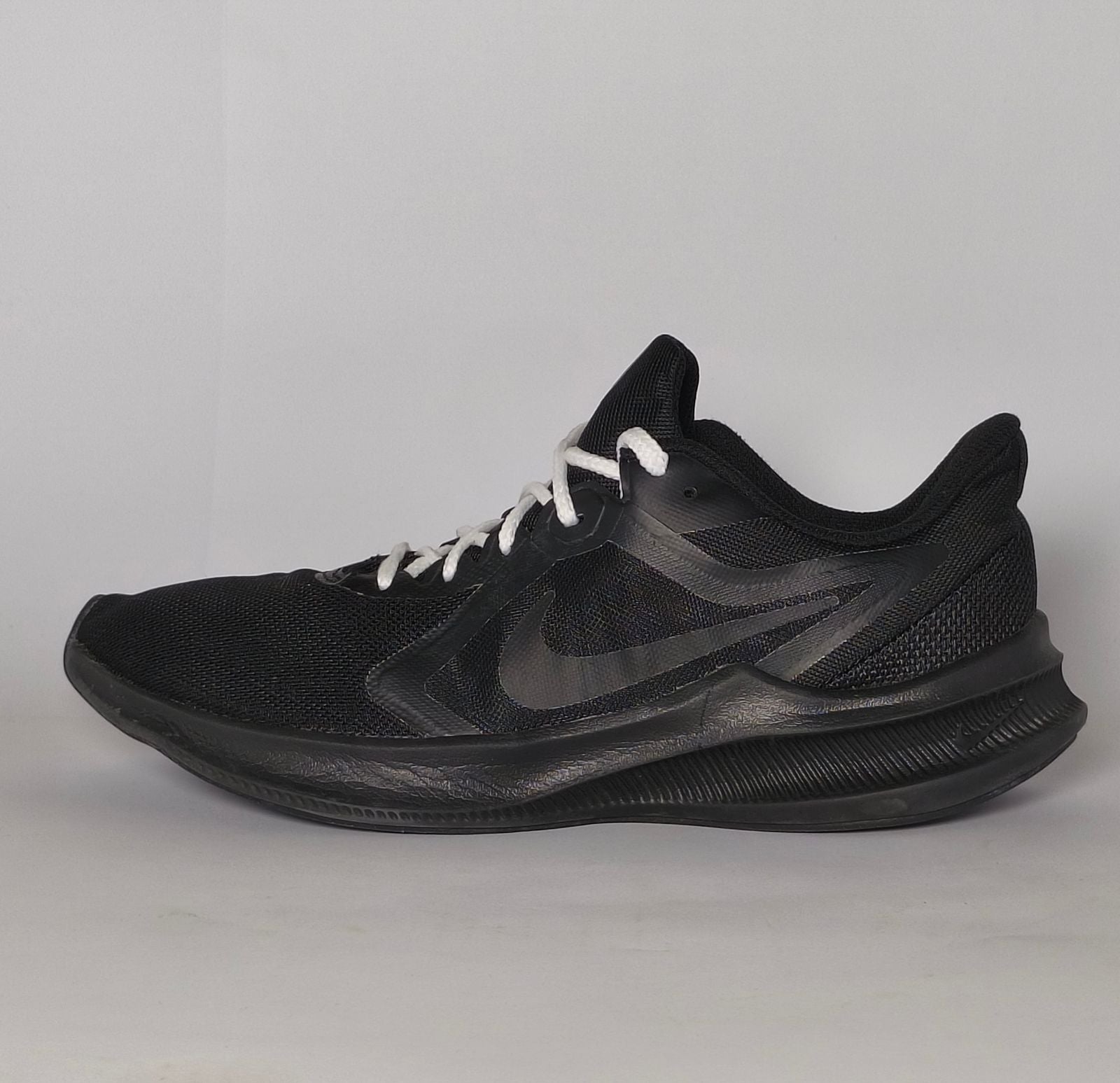 Nike Downshifter Black Running Shoes Side View – Size US 9.5 EUR 41