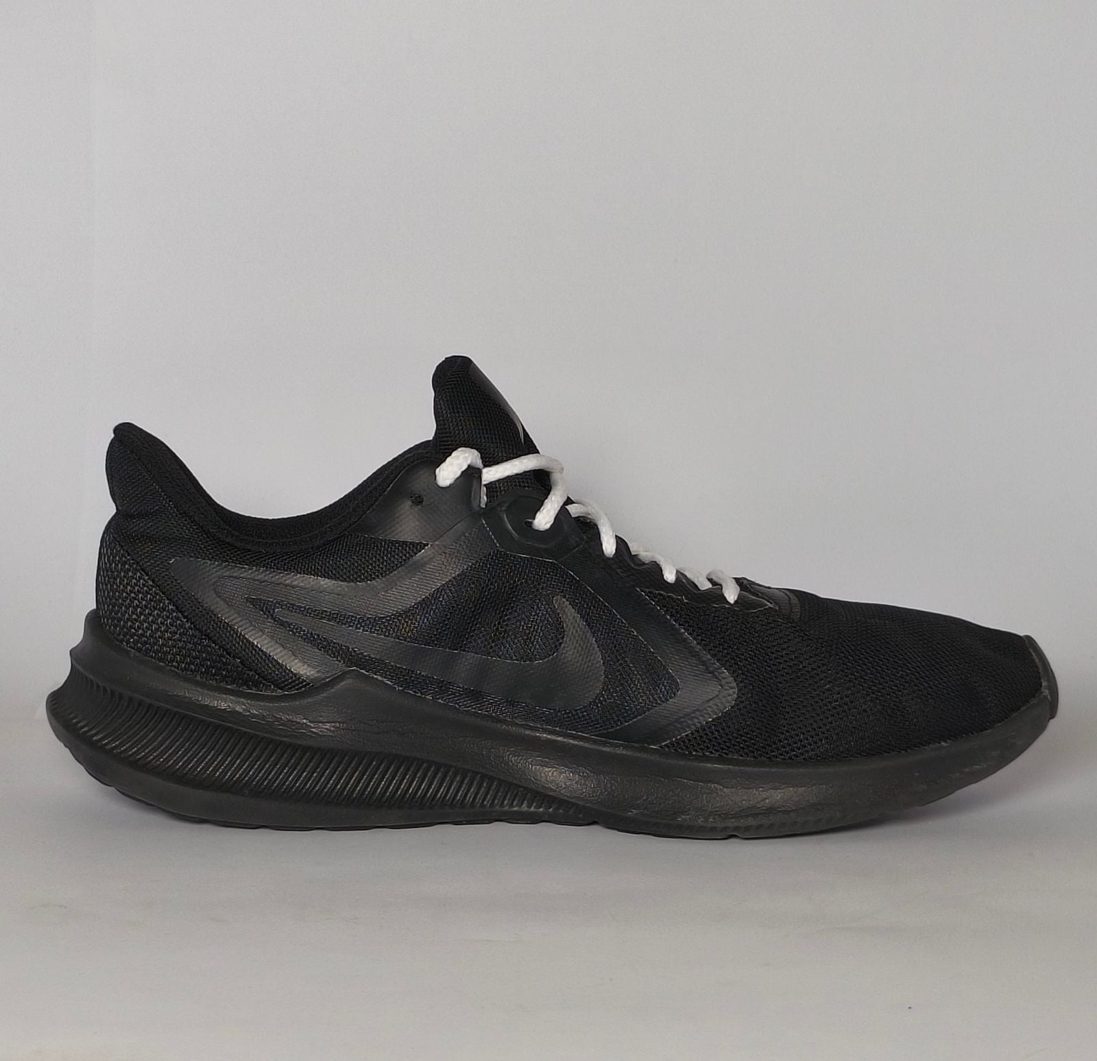 Nike Downshifter Black Running Shoes Side View – Size US 9.5 EUR 41