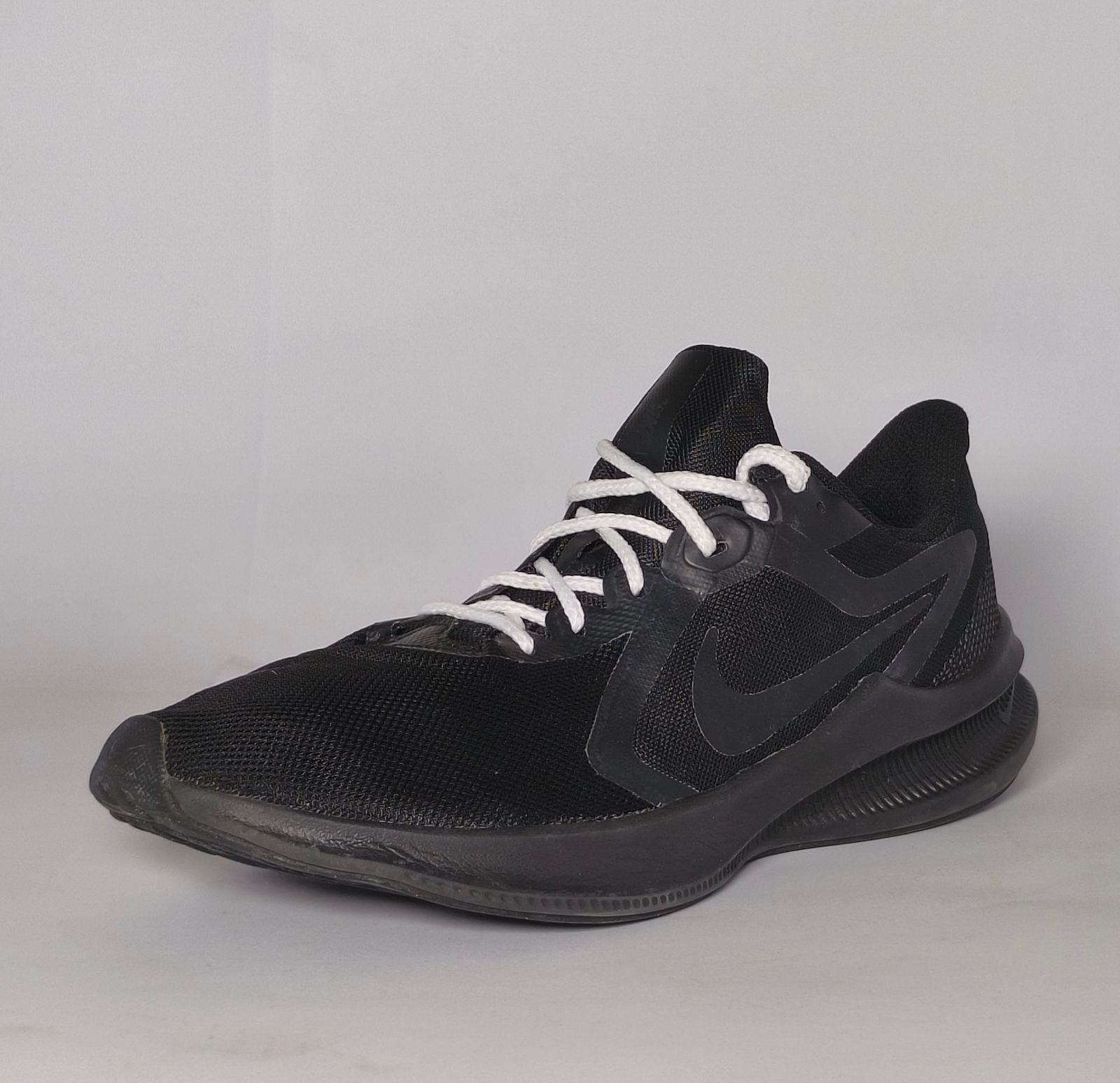 Nike Downshifter Black Running Shoes Side View – Size US 9.5 EUR 41