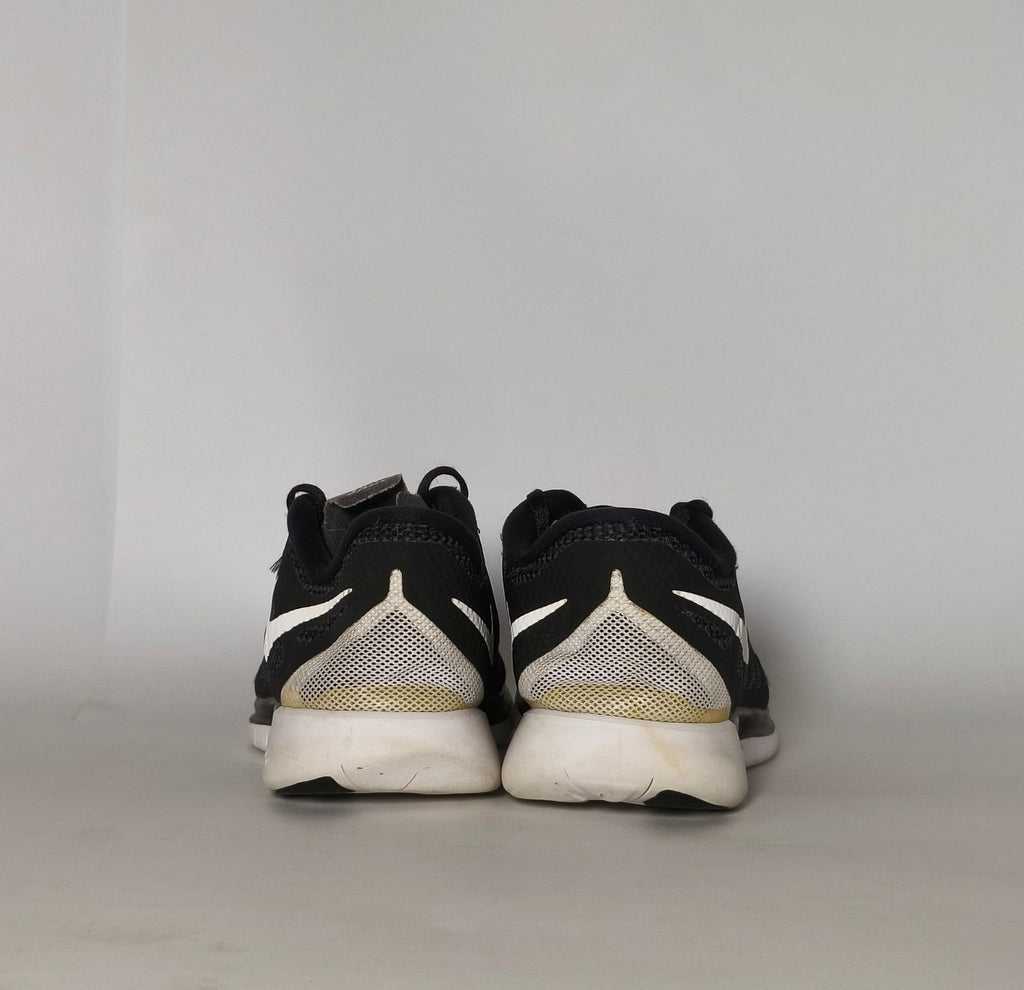 womens-nike-free-5-0-black-white-sneakers-side