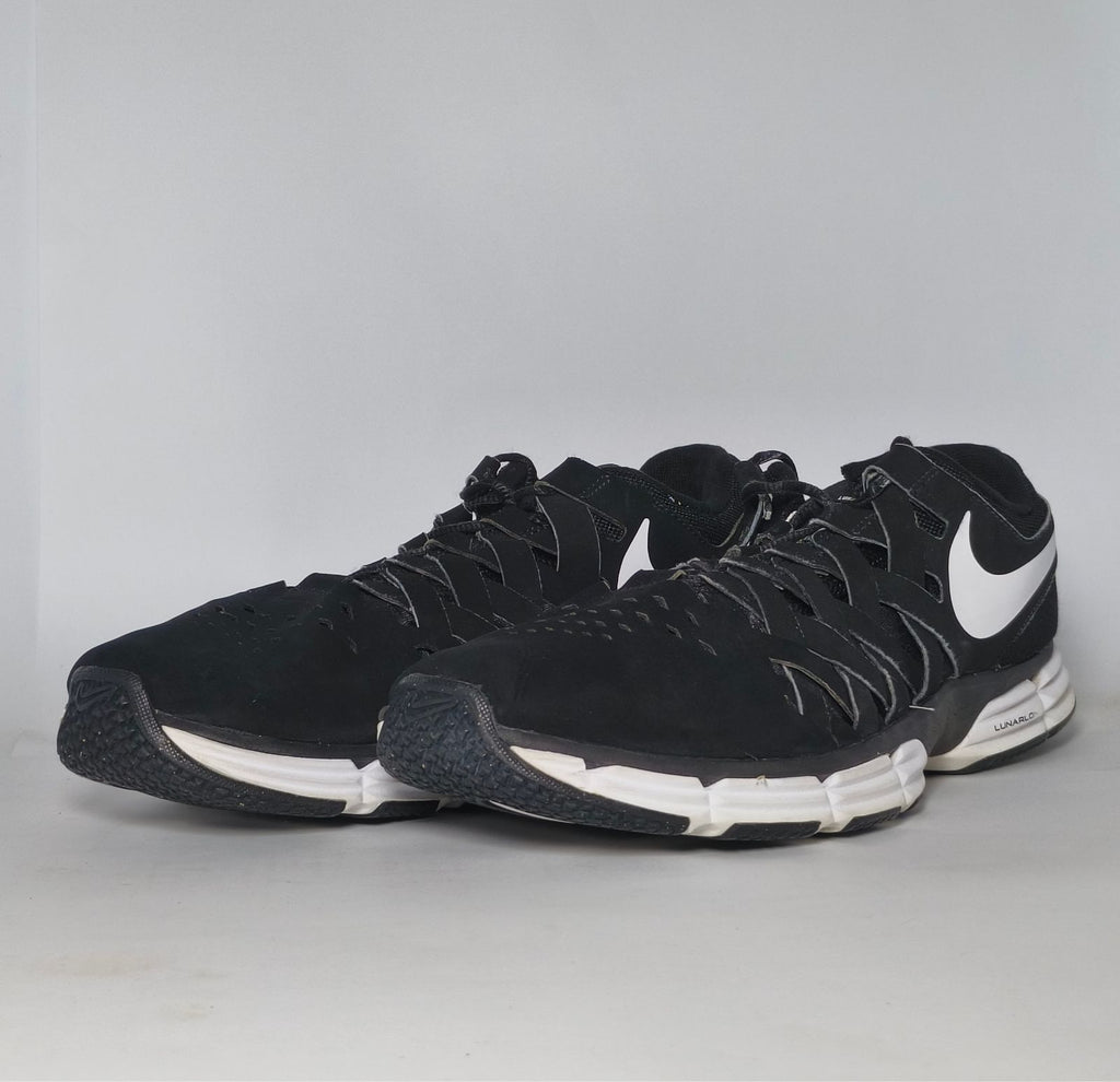 black Nike Lunar Fingertrap TR training shoe featuring a white Swoosh and a white Lunarlon midsole.