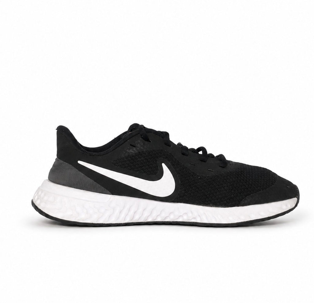 Nike Revolution 5