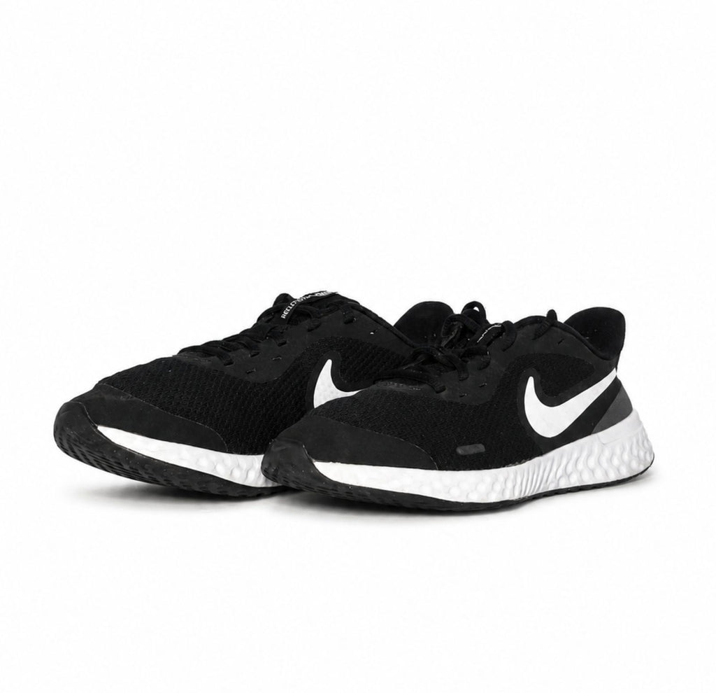 Nike Revolution 5