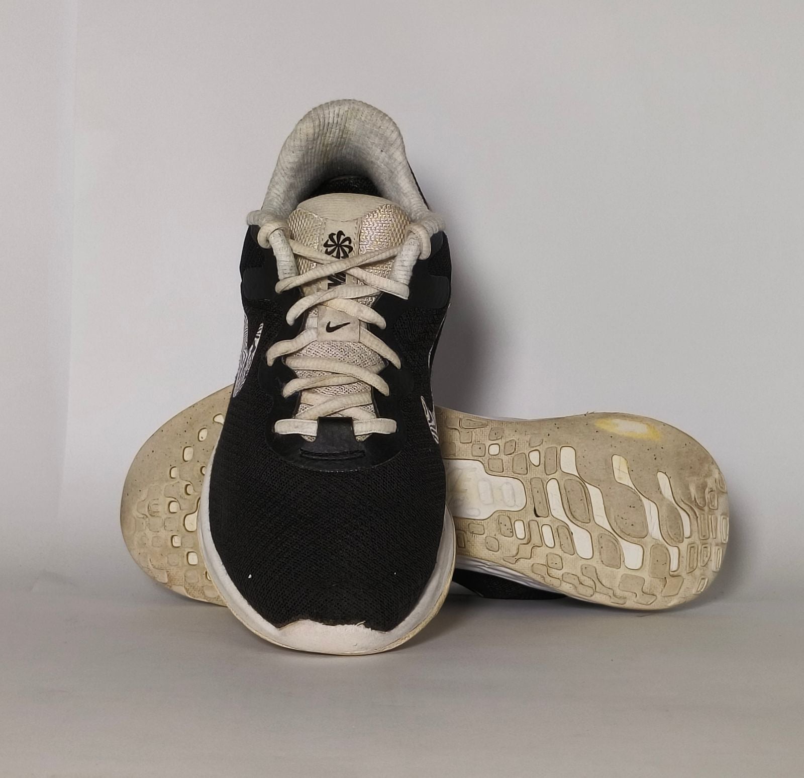 womens-black-running-sneakers-zebra-swoosh-size-7.jpg