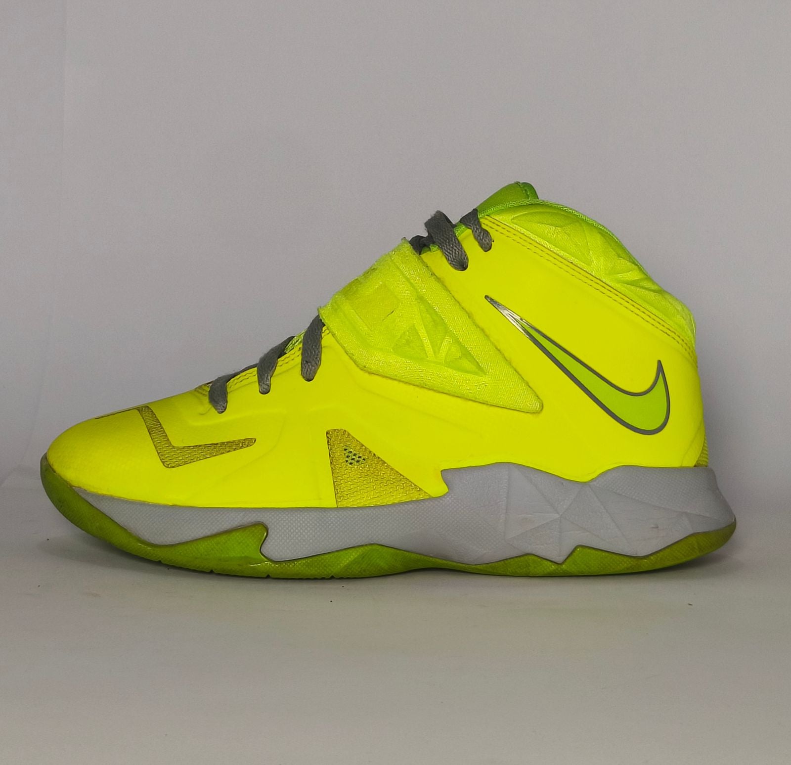 Nike LeBron Soldier Neon Green Basketball Shoes – US 6 / EUR 39