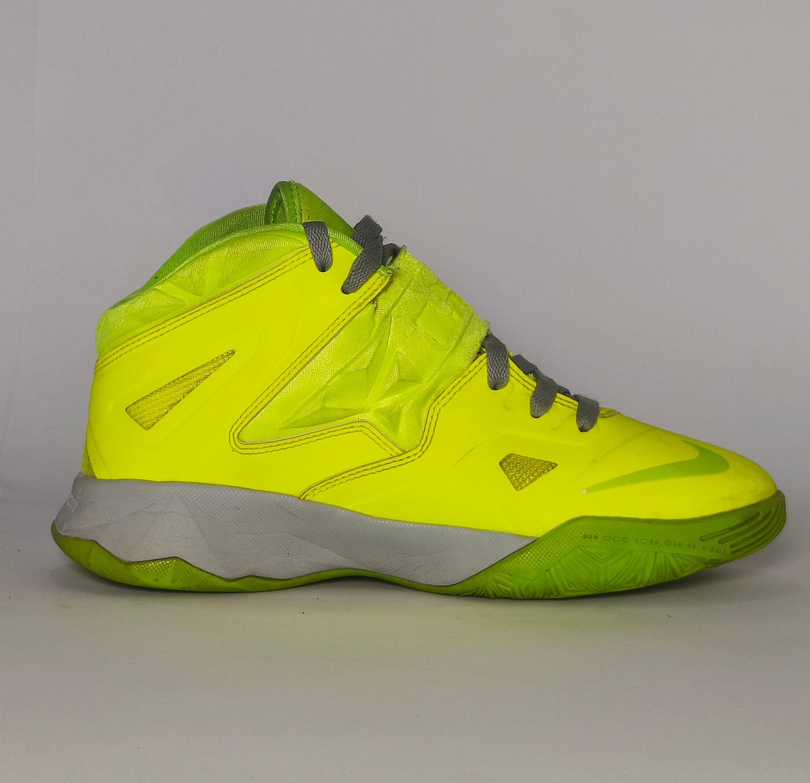 Nike LeBron Soldier Neon Green Basketball Shoes – US 6 / EUR 39