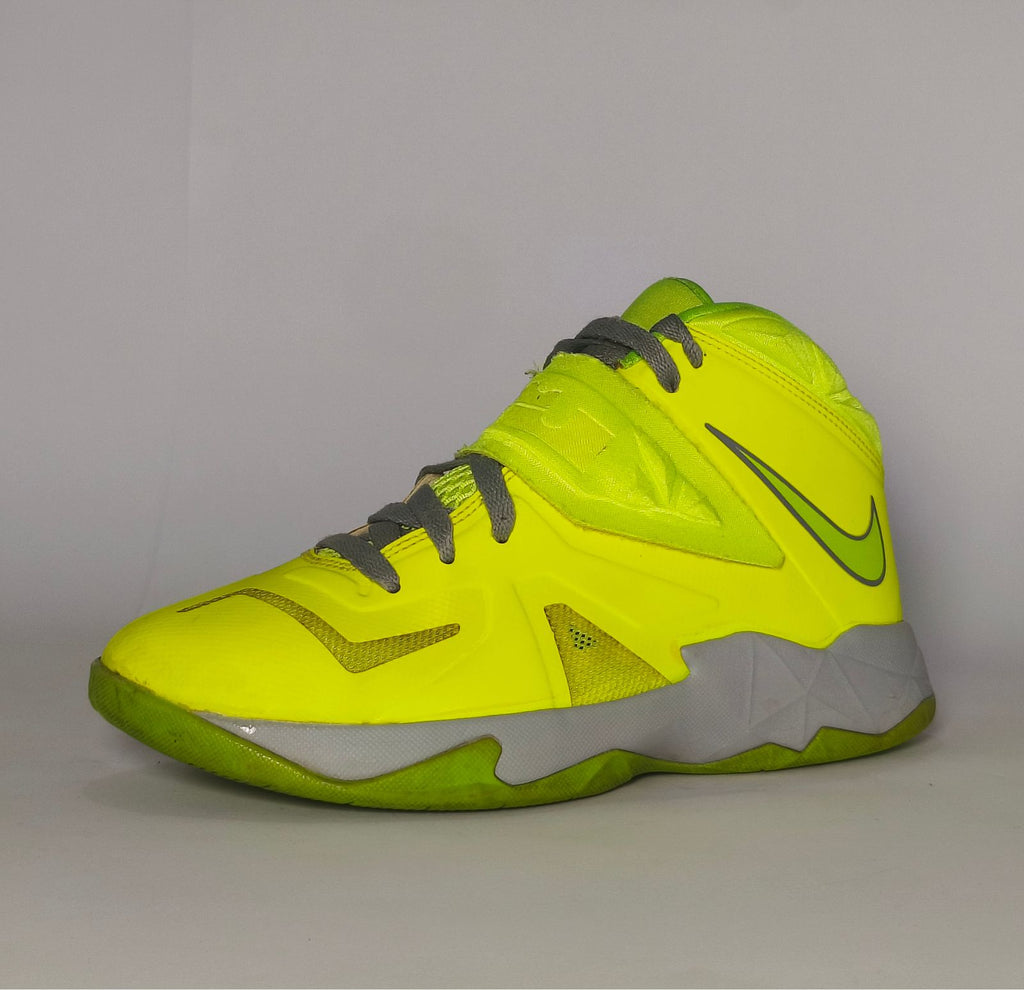 Nike LeBron Soldier Neon Green Basketball Shoes – US 6 / EUR 39