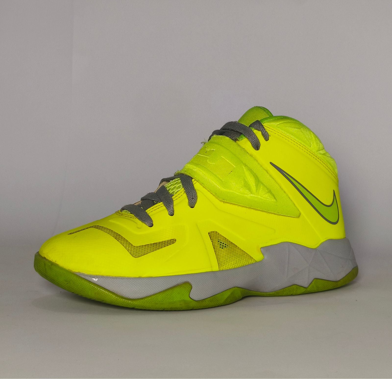 Nike LeBron Soldier Neon Green Basketball Shoes – US 6 / EUR 39