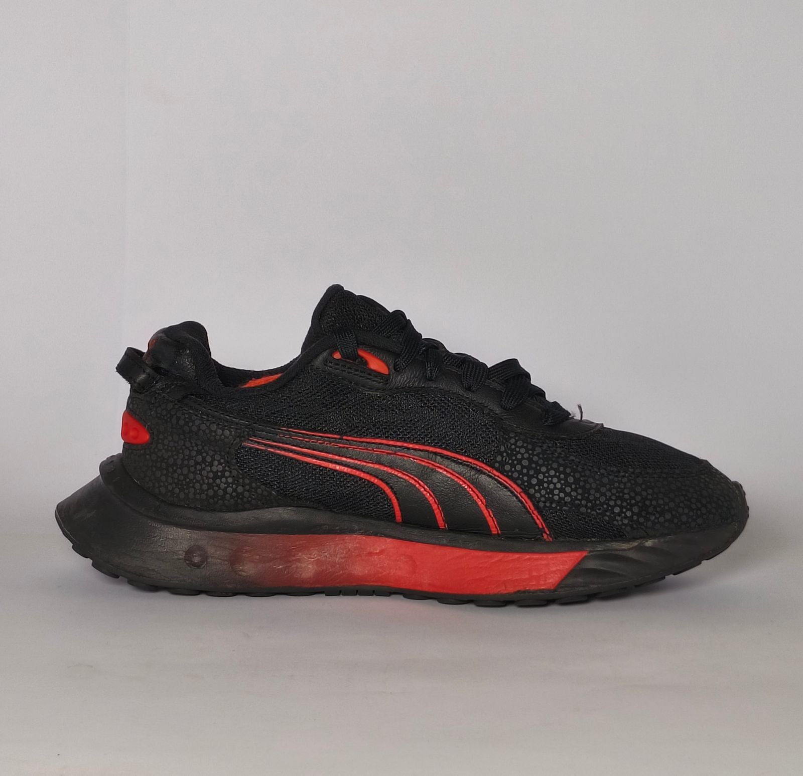 Puma Wild Rider Black Red Sneakers US 7 EUR 39 Condition 9