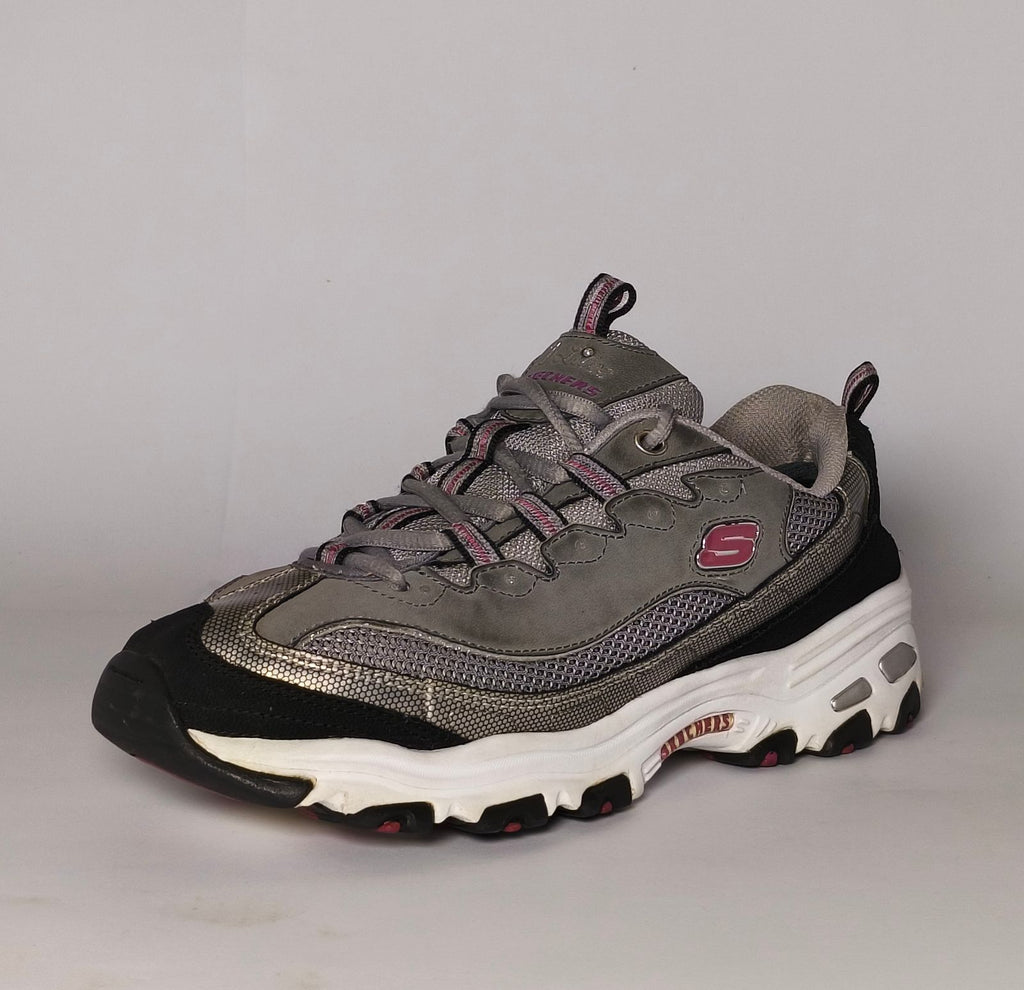 Nike Air Max Black and White Sneakers Side View US 9 EUR 40.5