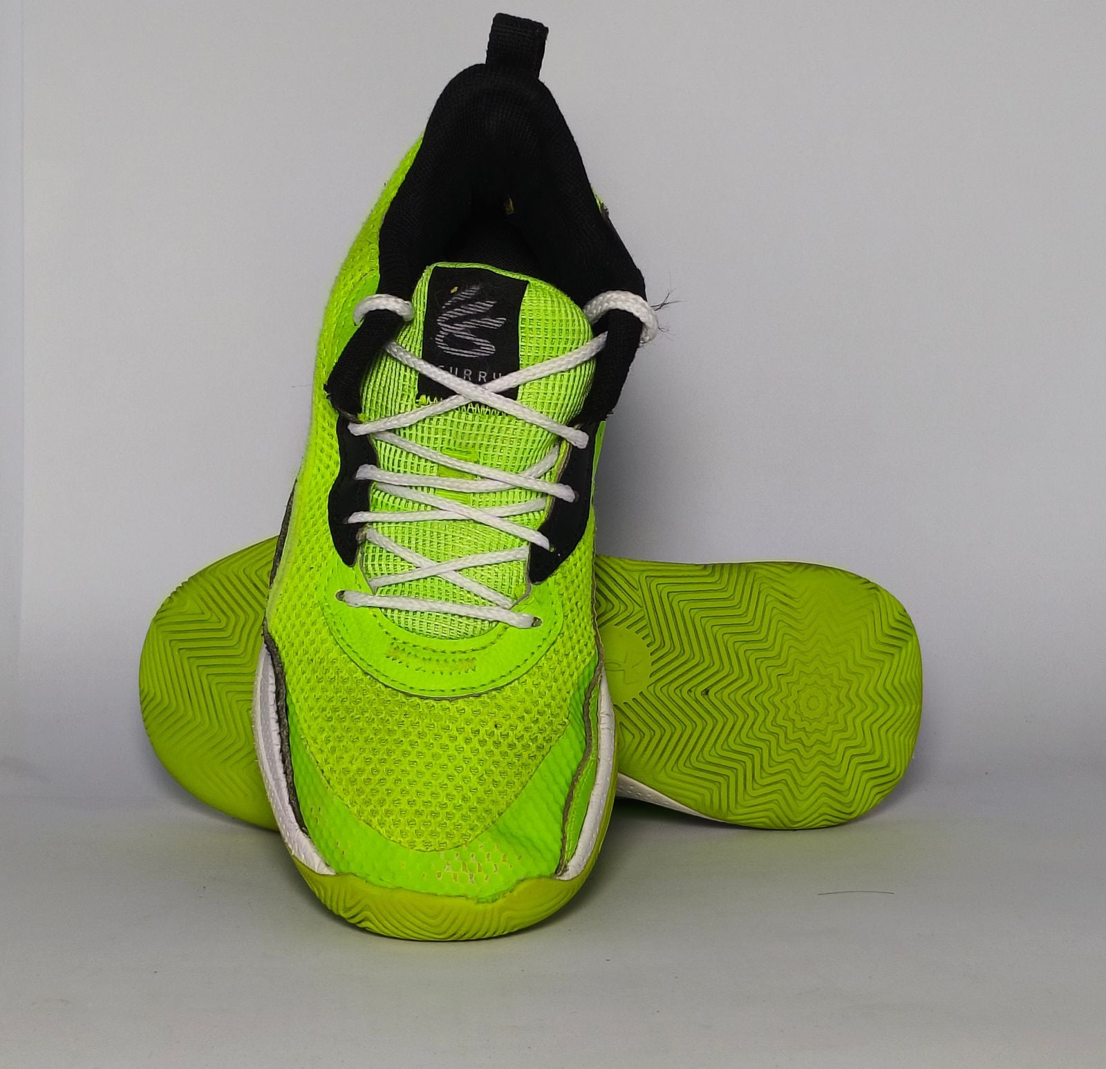 neon green Under Armour Curry Flow 10 basketball shoe featuring a black Warp upper and a white and green Flow midsole.