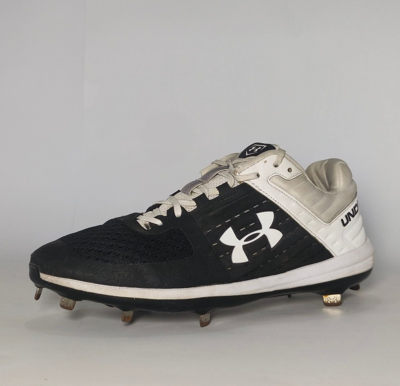 Under Armour Black & White Baseball Metal Cleats – Size 11.5