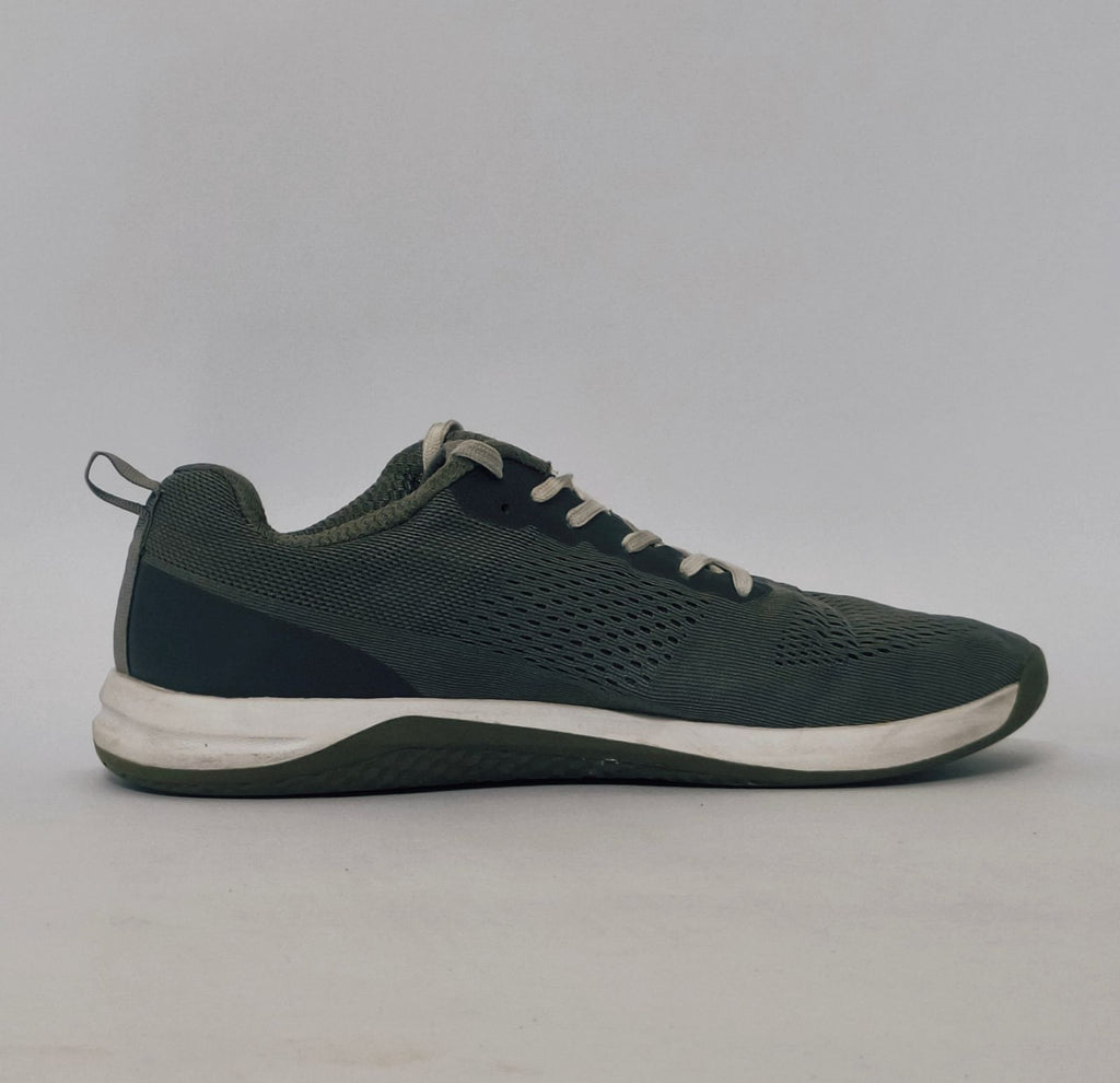 Black athletic sneakers with breathable knit upper and lightweight cushioned sole in used condition size US 7.5